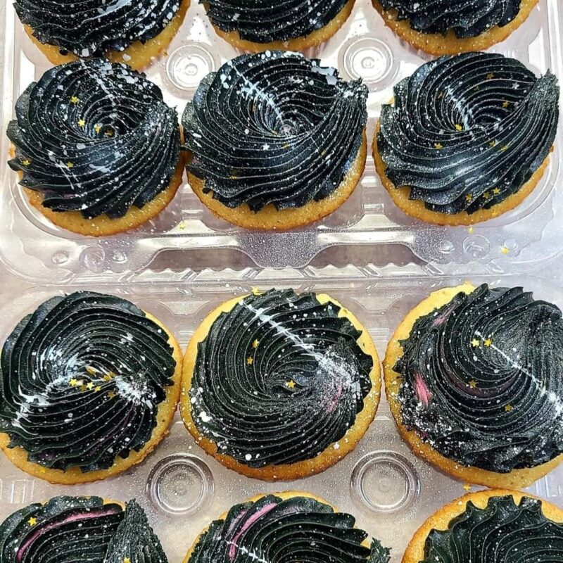 1 dozen Galaxy Cupcakes